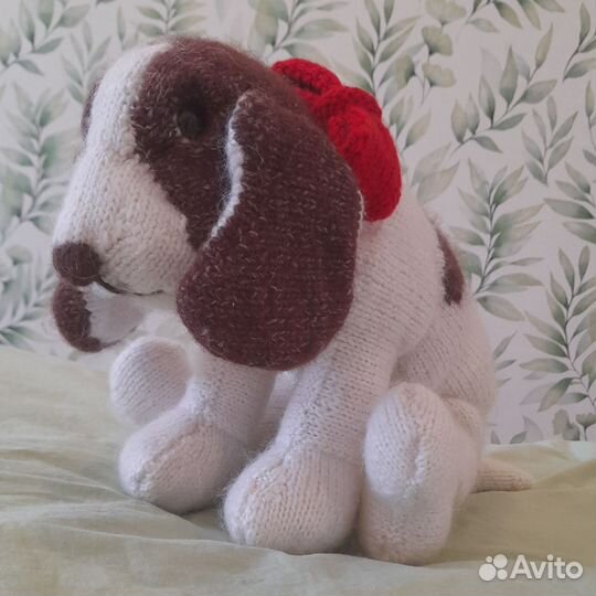 Вязаная игрушка Бигль