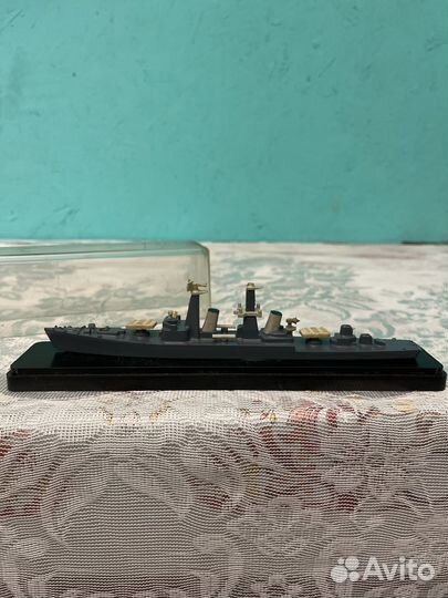 Модель корабля ракетный крейсер Варяг СССР