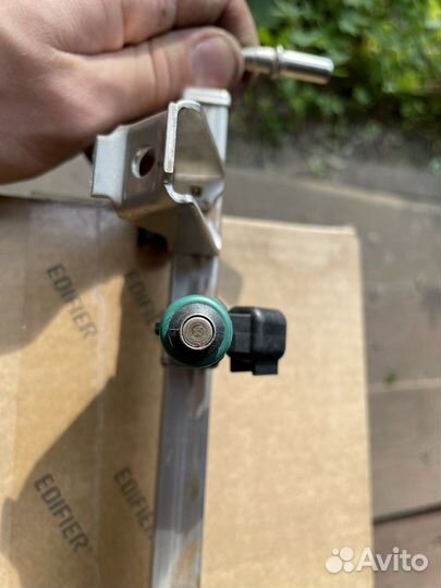 Топливная рампа и форсунки Fiesta MK6 1.6