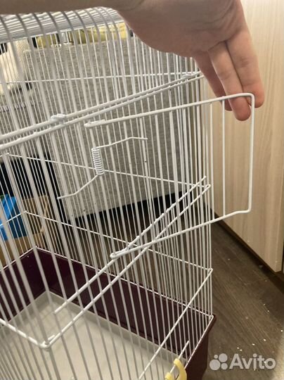 Клетка для птиц с купалкой и кормушкой