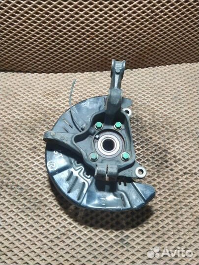 Кулак поворотный со ступицей передний правый
