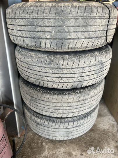 Bridgestone Dueler H/T 265/70 R17