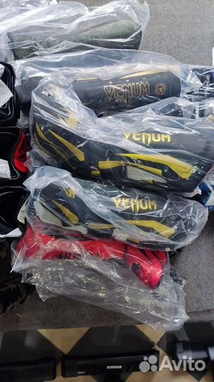 Защита голени, боксёрские перчатки venum EVO