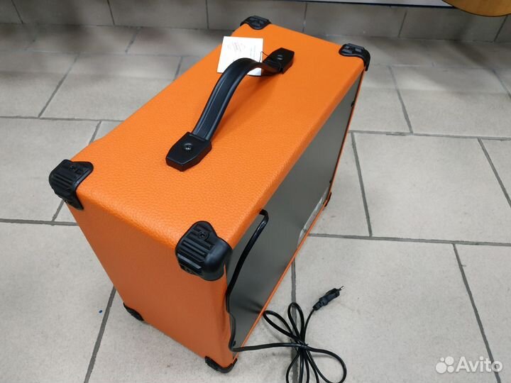 Басовый комбоусилитель