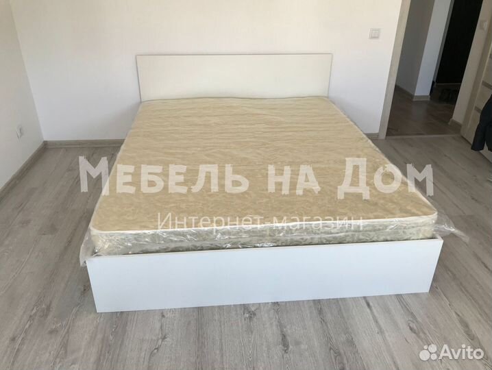 Кровать с матрасом