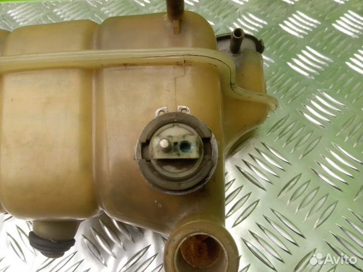 Бачок ож Mercedes-Benz W124 M102.985 2.3I 1987