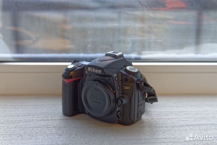 Nikon D90 забронировано