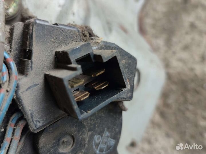 Мотор стеклоочистителя Mitsubishi L300 Delica