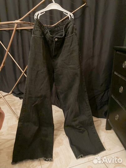 Джинсы-трубы с бахромой