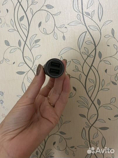 Автомобильное зарядное устройство