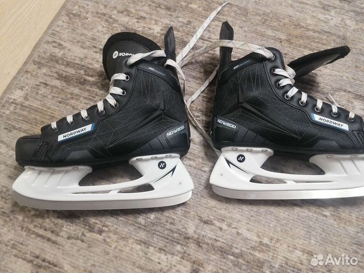 Коньки хоккейные