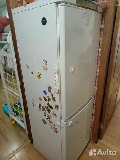 Холодильник indesit, полностью исправен