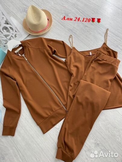 Костюм женский