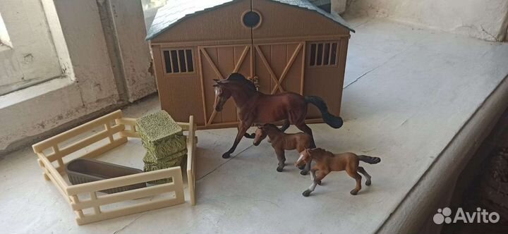 Конюшня Collecta и фигурки