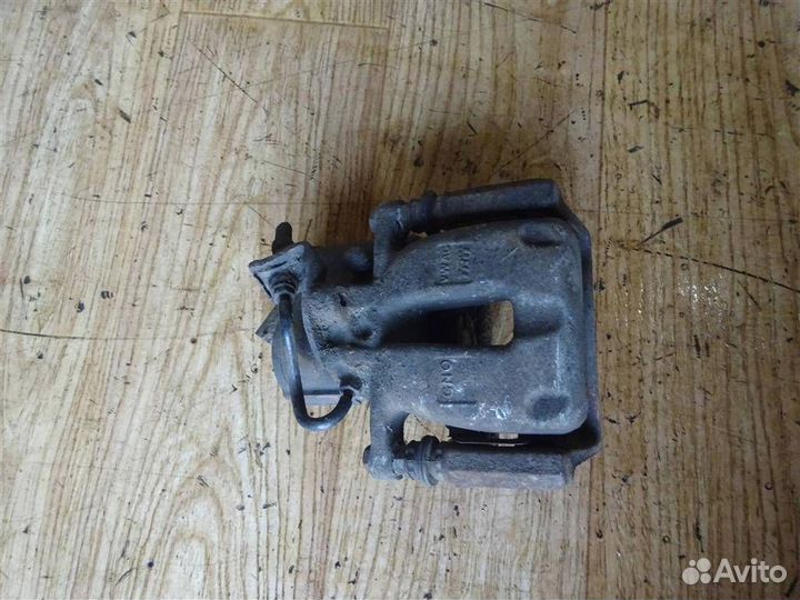 Суппорт задний левый Volkswagen Passat B6 2005