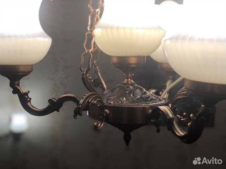 Люстра и бра в классическом стиле