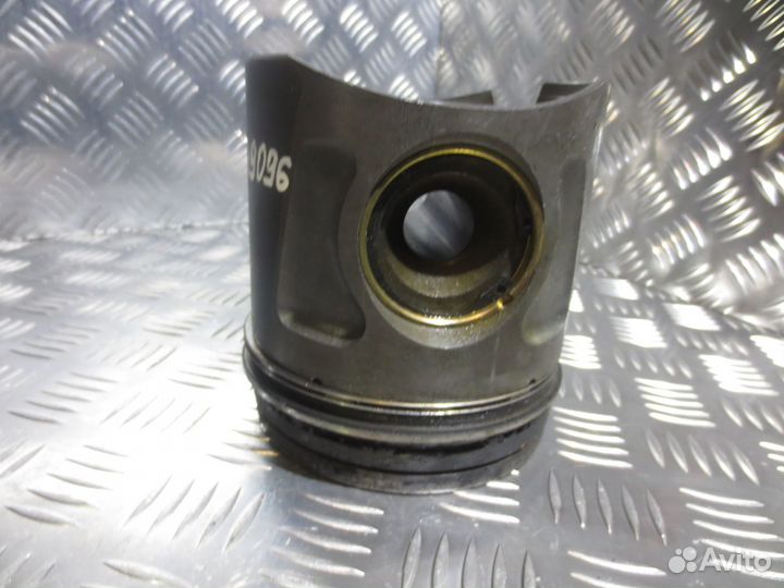 Поршень Iveco 504373839