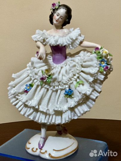 Дама в пышном платье. Volkstedt Кружевной фарфор
