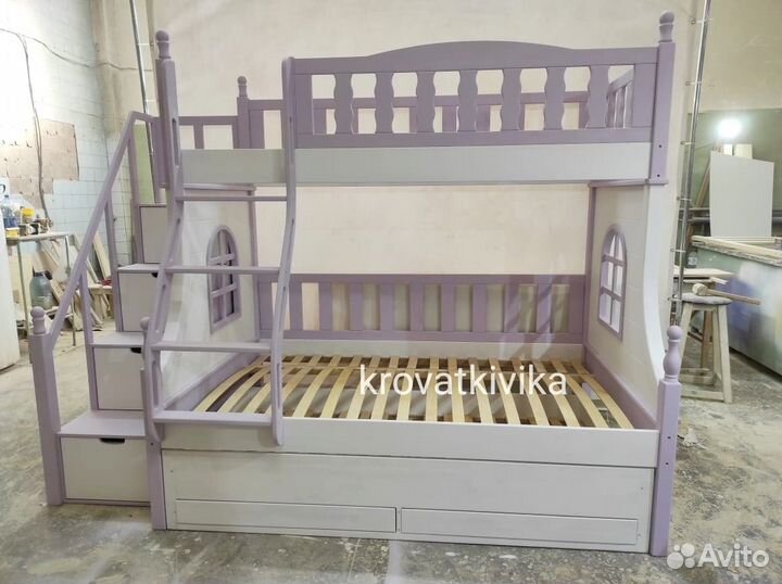 Двухъярусная кровать домик с лестницей комодом
