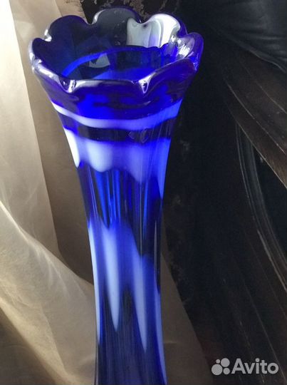 Вазы из синего стекла