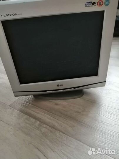 Монитор LG flatron f700p