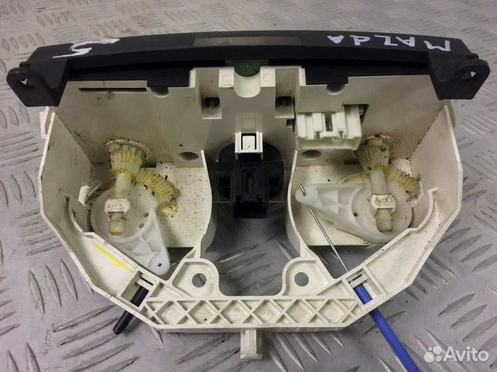 Блок управления отопителем Мазда 3 бк