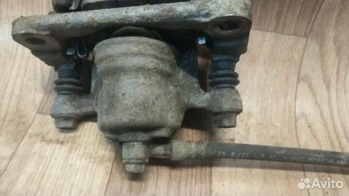 Суппорт задний Nissan Ниссан Tiida Тиида хетчбек