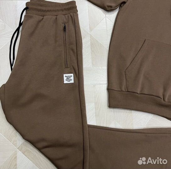 Спортивный костюм Reebok