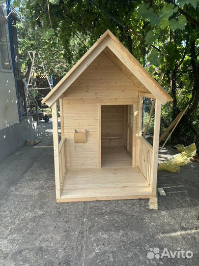 Детский домик из дерева