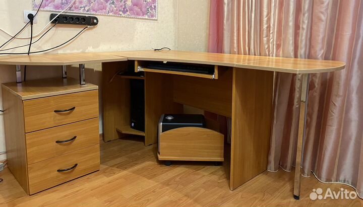 Угловой компьютерный стол бу