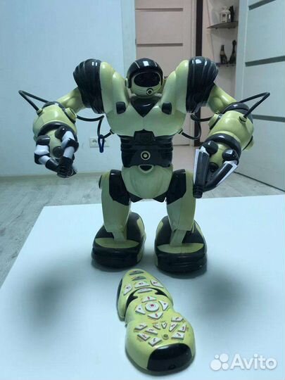 Игрушка робот с пультом