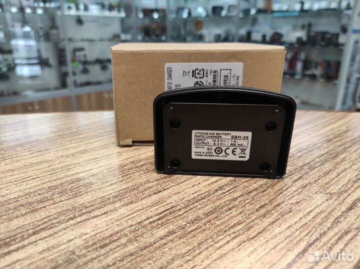 Зарядный стакан Yaesu SBH-28