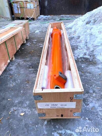 Гидроцилиндр ковша Hitachi EX200-5Z