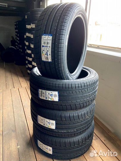 Triangle Sports TH201 255/35 R18 94Y