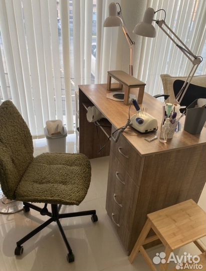 Маникюрный стол с вытяжкой