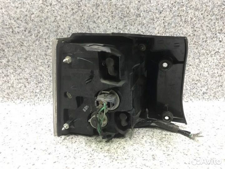 Фонарь правый Mitsubishi Outlander Xl 2007