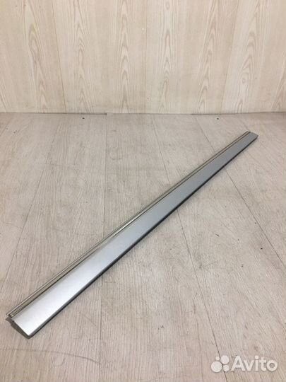 Молдинг двери передний правый Mercedes Benz C230