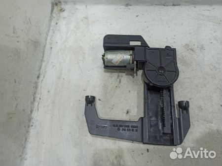 Моторчик подголовника A2109700026