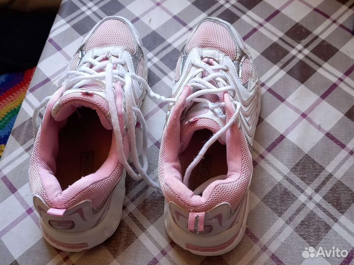 Кроссовки женские 37 размер