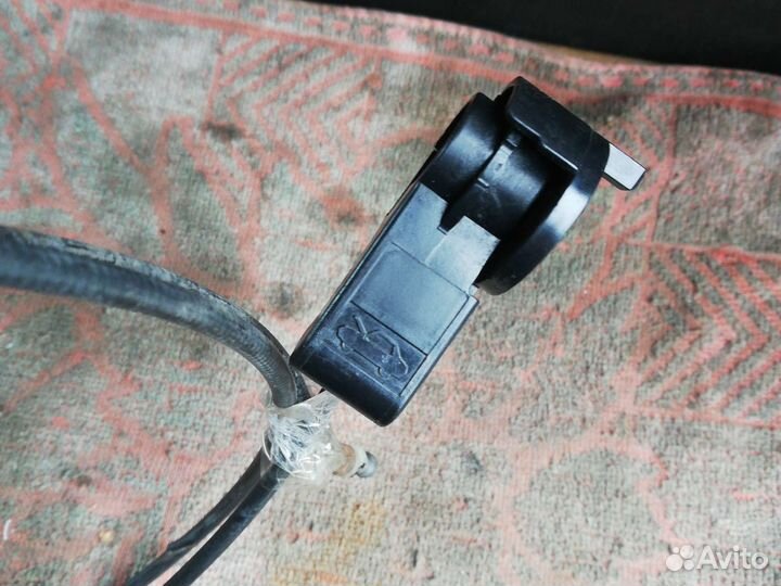 Трос капота Митсубиси Паджеро Мини 2