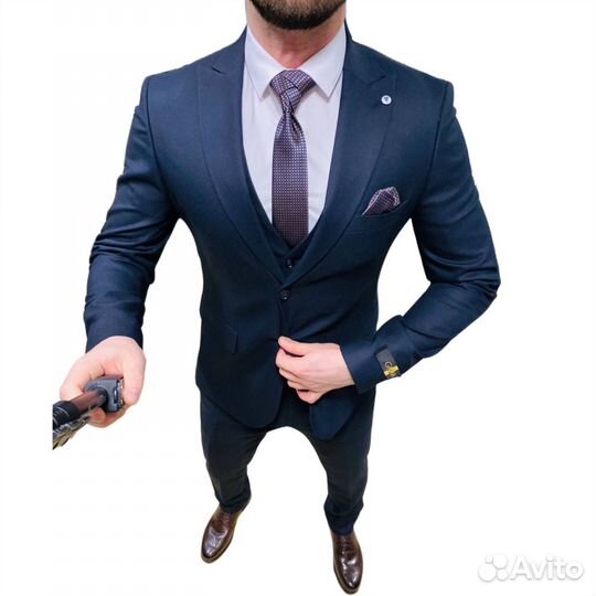 Мужской классический костюм не мнущийся