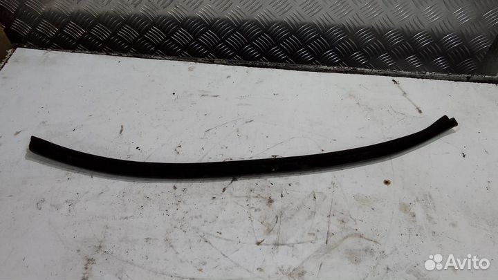 Уплотнитель стекла двери внутренний правый Audi Q5