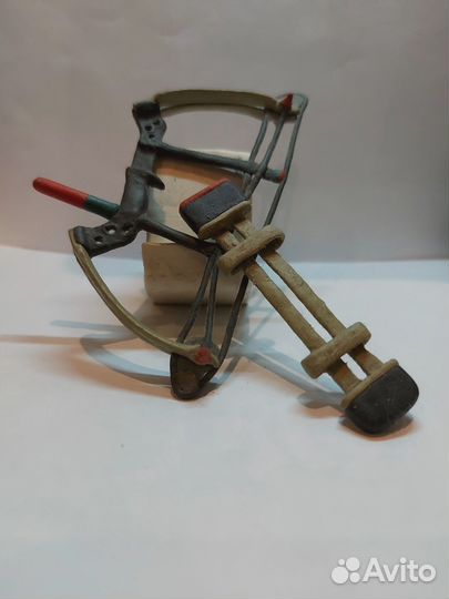 Скульптура из пластилина. Блочный лук с колчаном