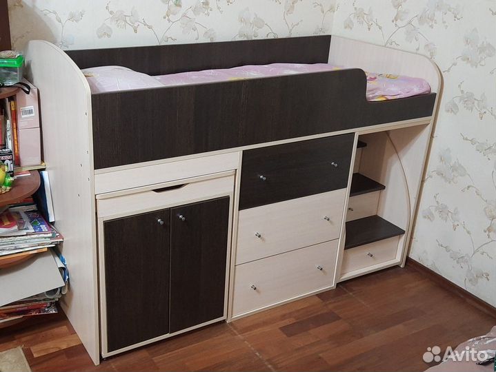 Детская кровать-чердак со столом