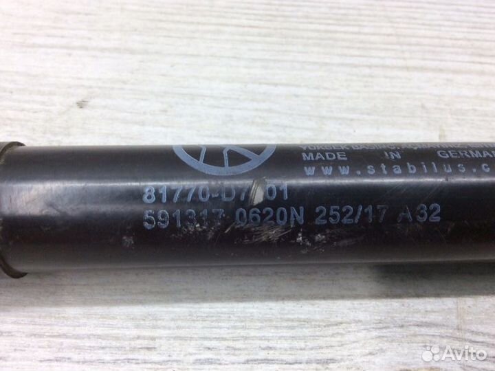 Амортизатор двери багажника левый Hyundai Tucson