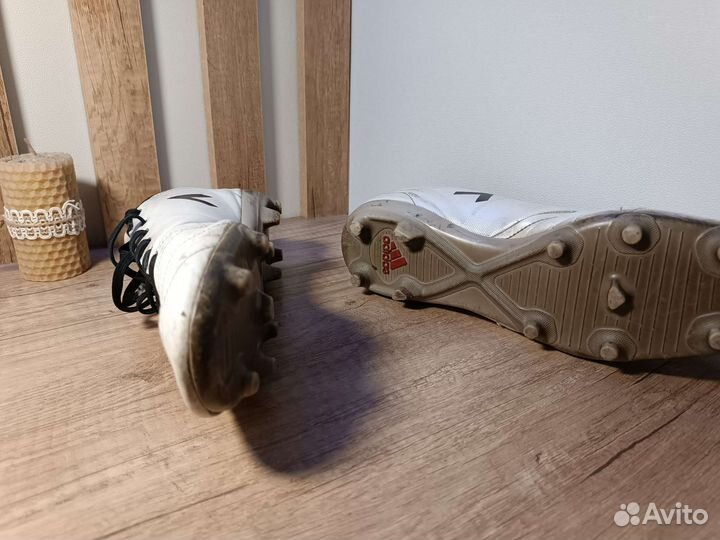 Футбольные бутсы adidas