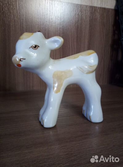 Статуэтка Фарфор СССР Теленок, Бычок.Сысерть 1960е