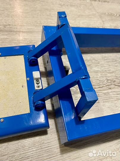 Люк сантехнический под плитку