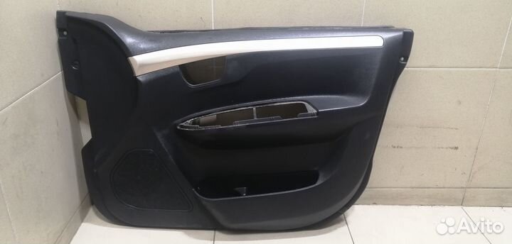 Обшивка двери передней правой V5 2013