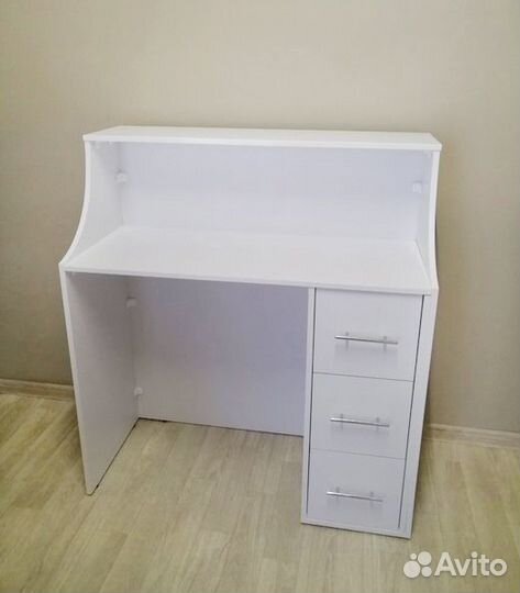 Ресепшен с тумбой